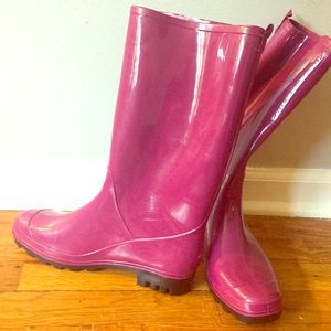 Fun purple rain boots!